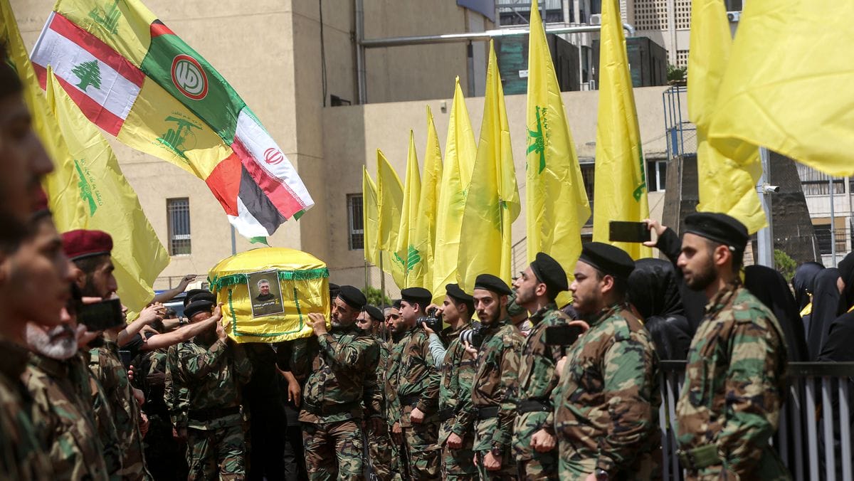 Begräbnis des bei einem israelischen Luftangriff getöteten Hisbollah-Kommandeurs Sami Taleb Abdullah