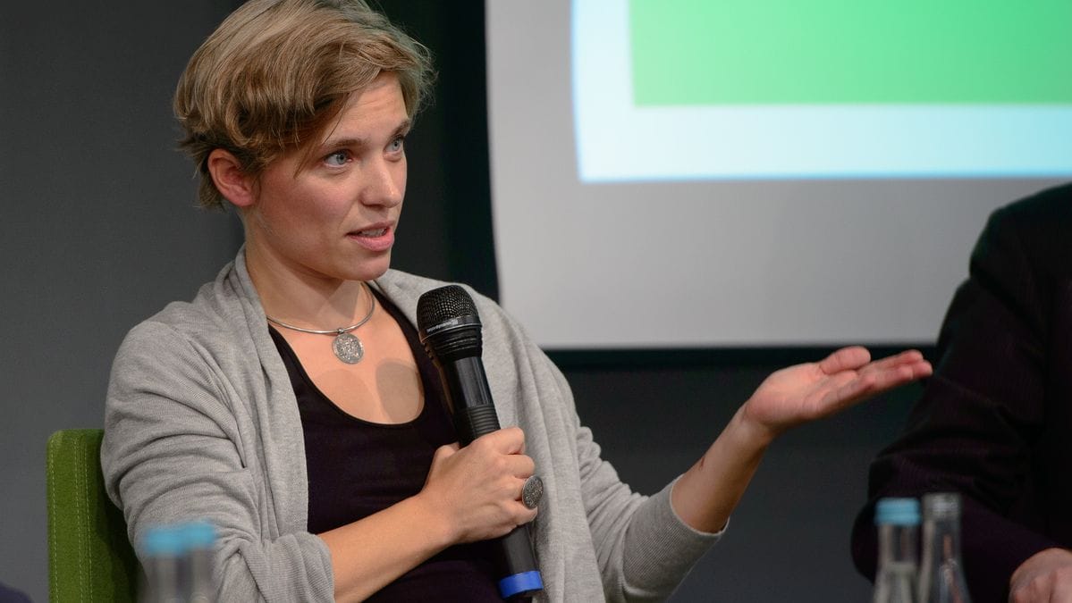 Bente Scheller von der Heinrich-Böll-Stiftung kann an antiisraleischen Demonstrationen nichts Problematisches erkennen