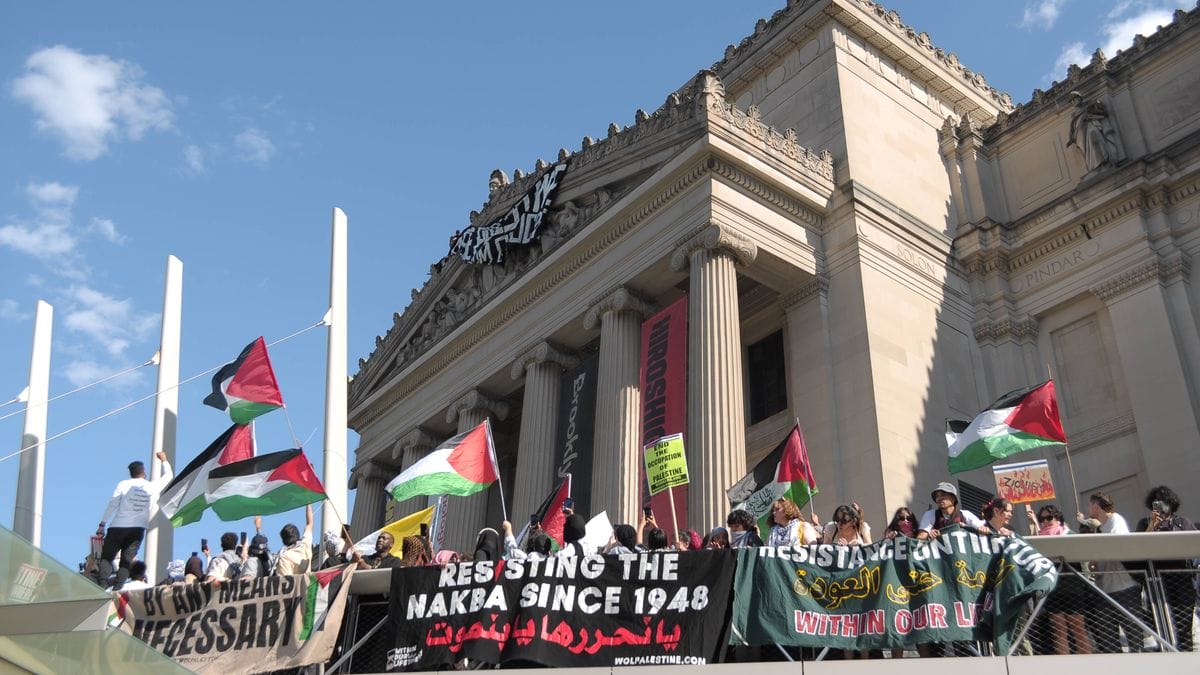 Antisemitische Demonstration vor dem Brooklyn Museum in New York