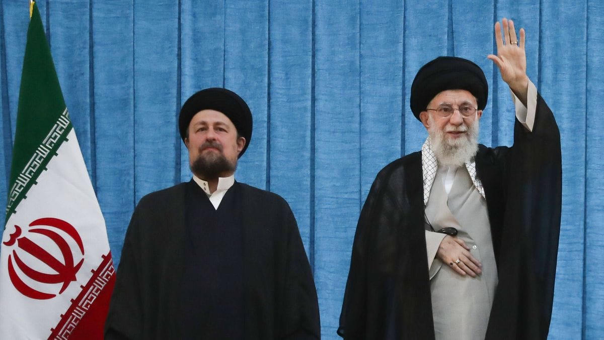 Irans Oberster Führer Khamenei mit Khomeinis Enkel Hassan