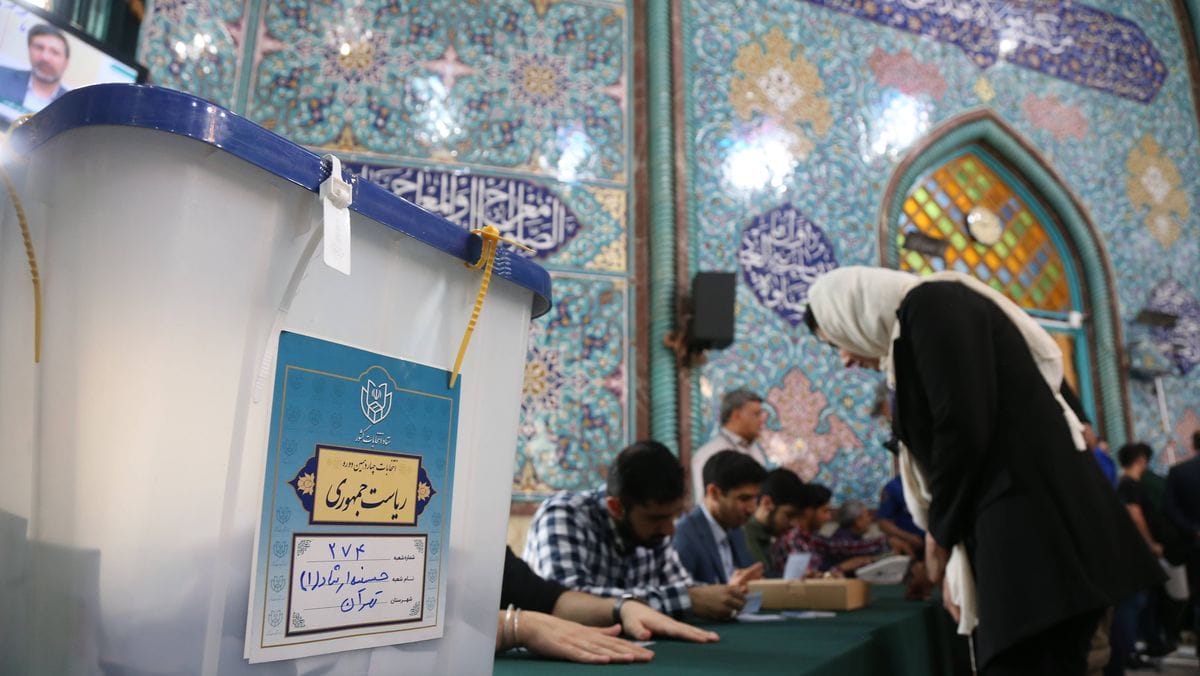 Iranerin bei der Stimmabgabe zur Präsidentschaftswahl