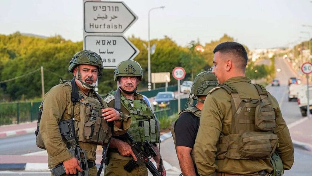 Israelische Sicherheitskräfte nach dem Hisbollah-Angriff auf das drusische Dorf Hurfeish