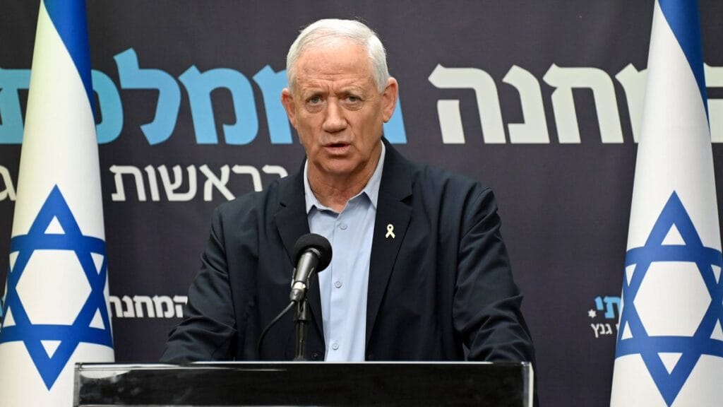 Liegt in Umfragen vor Premier Benjamin Netanjahu: Israels Oppositionspolitiker Benny Gantz
