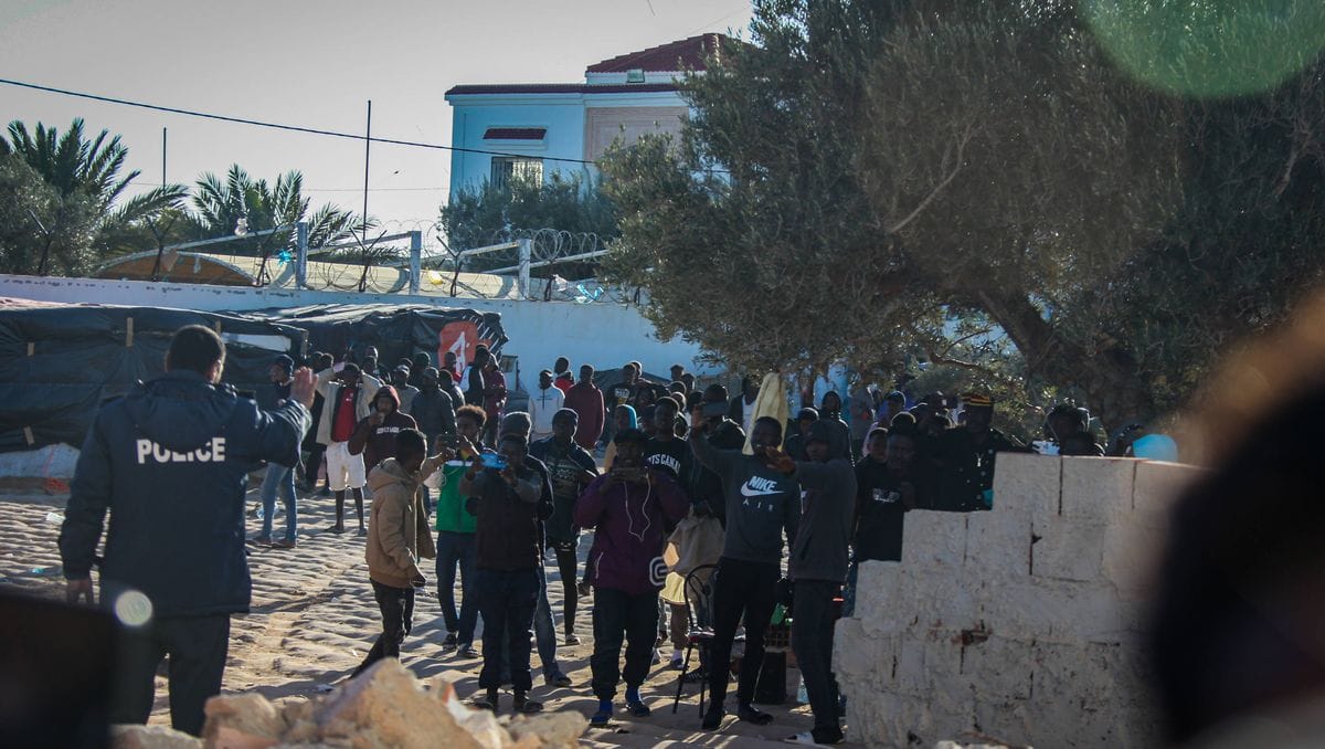 Flüchtlinge protestieren vor dem tunesischen Büro des UNHCR in Zarzis