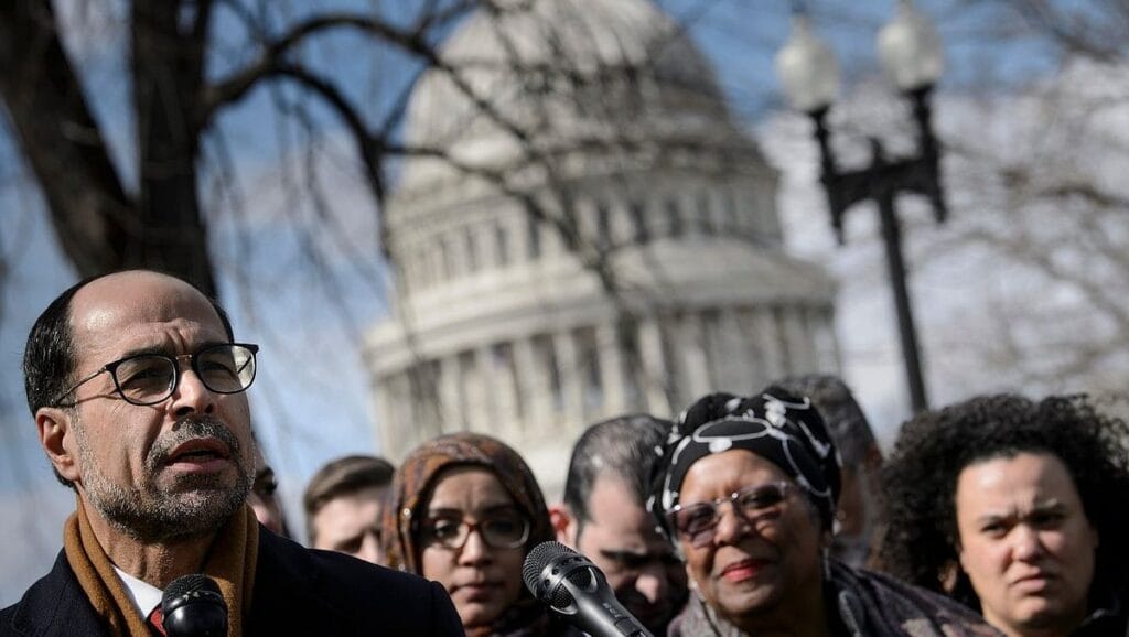 CAIR-Direktor Nihad Awad bei einer Pressekonferenz vor dem Kapitol in Washington im Jahr