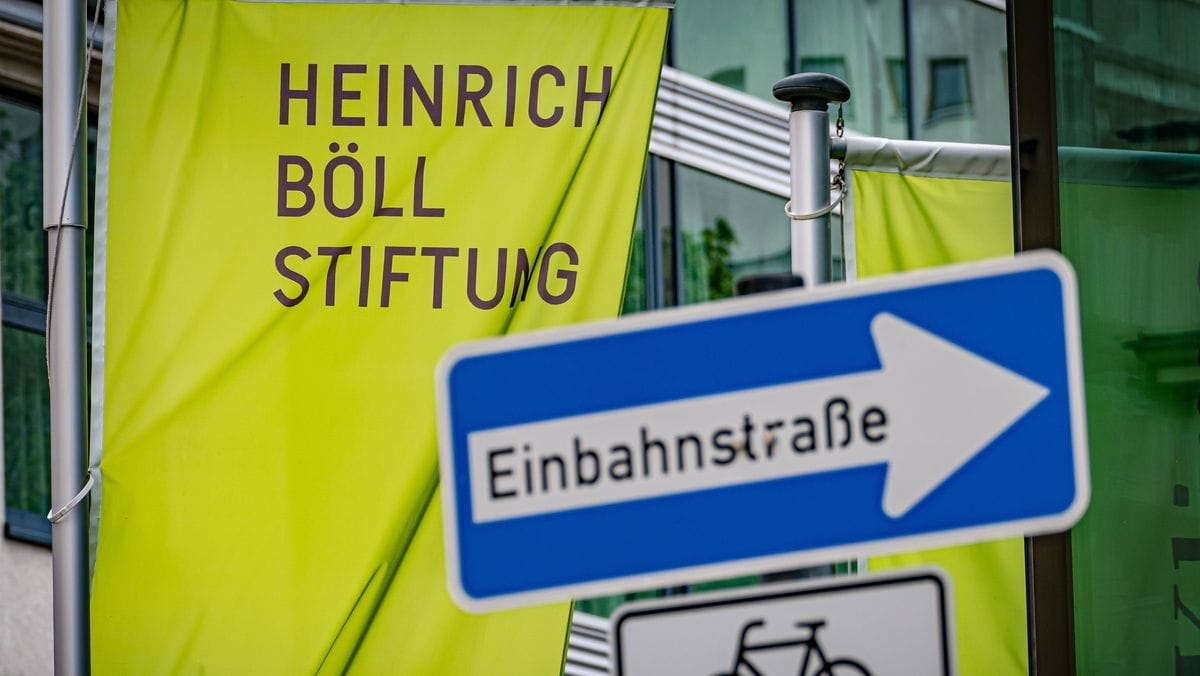 Sarah El Bulbeisi darf bei der Heinrich-Böll-Stiftung die Palästinenser als Opfer des Holocaust verkaufen