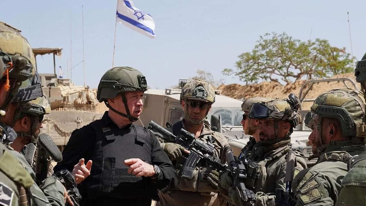 Israels Verteidigungsminister Yoav Gallant bei einer Lagebesprechung in Rafah im südlichen Gazastreifen