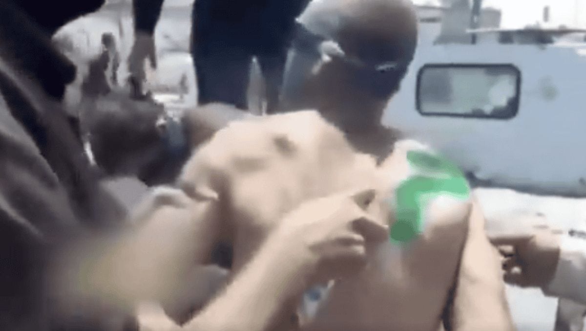 Hamas-Folterknechte verunstalten und verprügeln Gazaner, die auf der Suche nach Nahrung waren