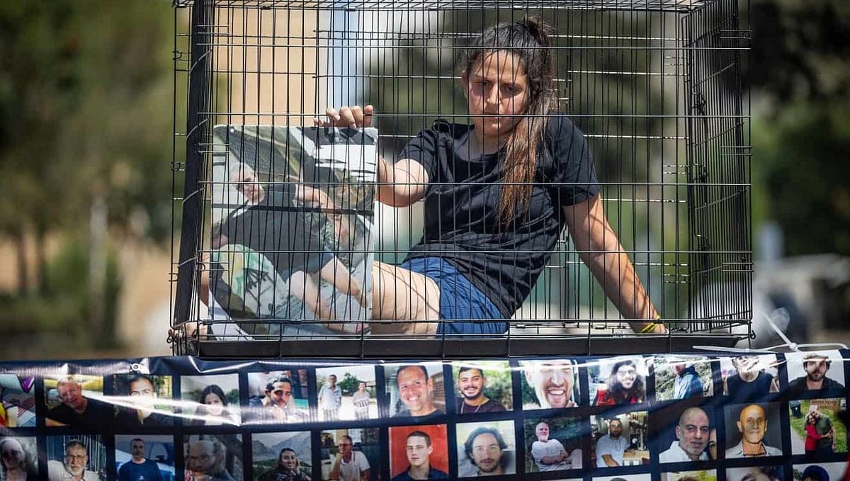 Angehörige von Hamas-Geiseln demonstrieren vor der Knesset in Jerusalem