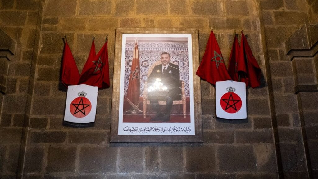 Porträt von König Mohammed in Casablanca: Marokko kauft israelische Verteidigungstechnologie
