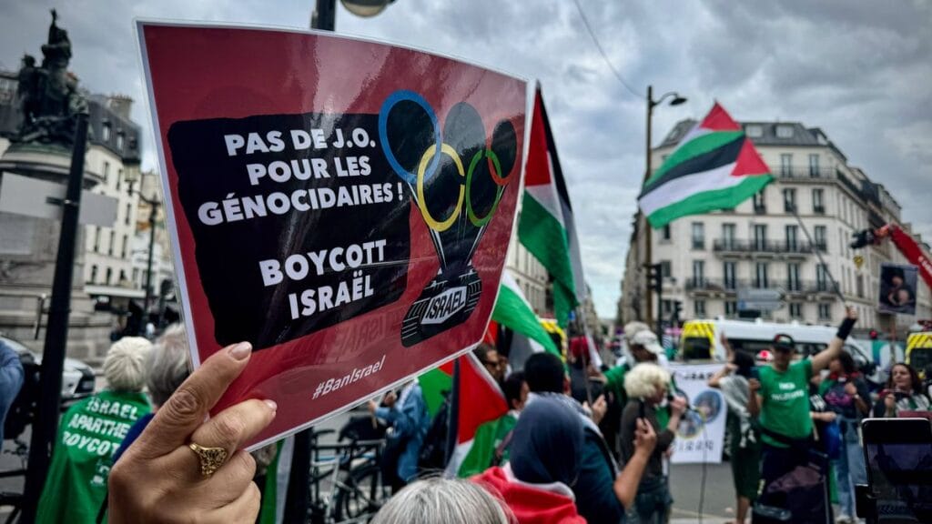 Antisemtische Demonstration für den Ausschluss Israels von den Olympischen Spielen in Frankreich