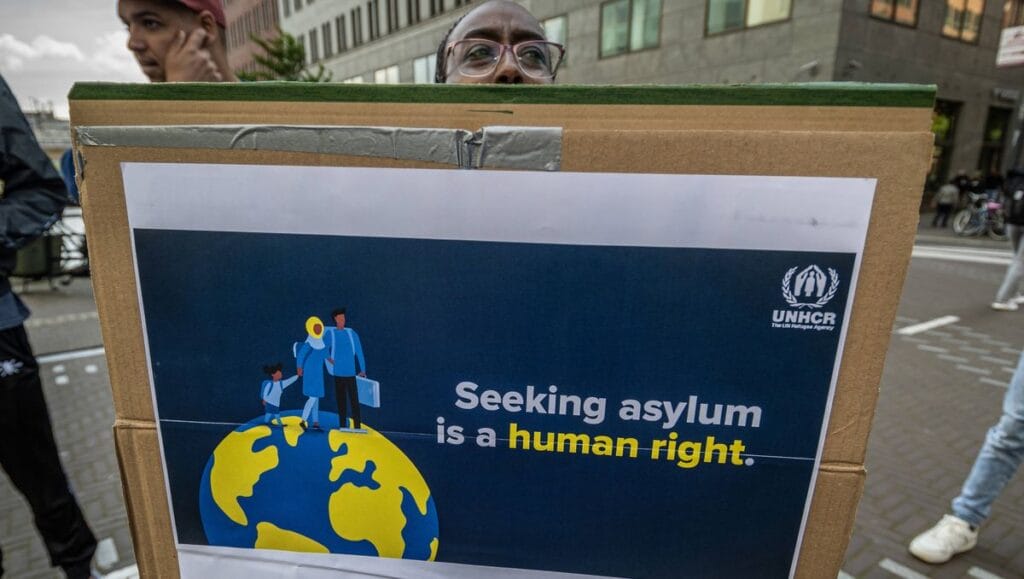 Flüchtlingskrise: Sudanesen in Den Haag demonstrieren für das Menschenrecht auf Asyl