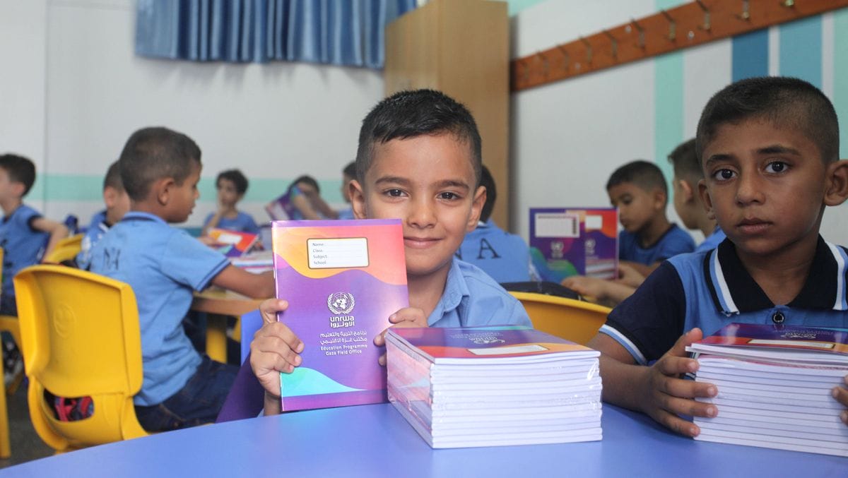 Lehrpläne und -materialien an UNRWA-Schulen erziehen zu Antisemitismus und Terrorverherrlichung