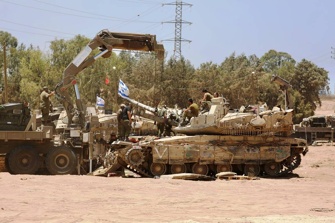Israelische Truppen an der Grenze zum Gazastreifen nahe Rafah. (© imago images/Xinhua)