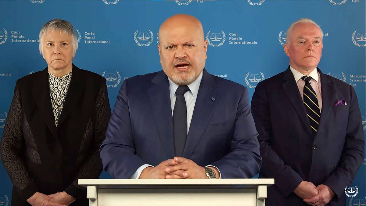 ICC-Chefankläger Karim Khan bei der Bekanntgabe seines Antrages auf Haftbefehle gegen Israels Premier Netanjahu und Verteidigungsminister Gallant. (© imago images/UPI Photo)