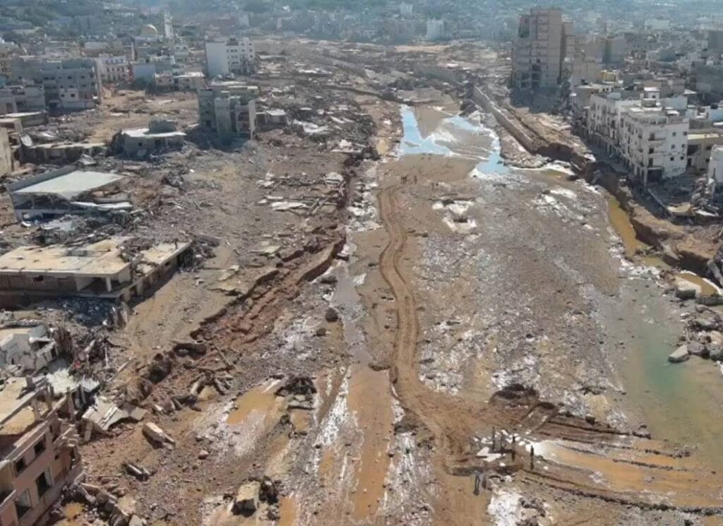 Die Flutkatastrophe in Derna (Libyen) im September 2023 hinterließ eine Spur der Verwüstung. (© imago images/Cover-Images)