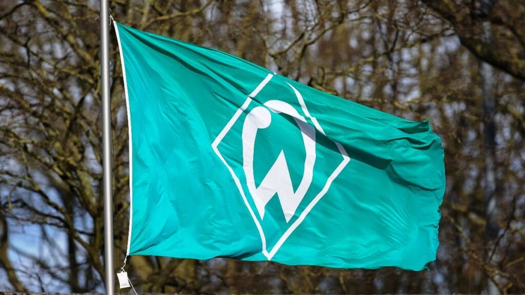 Die Fahne des SV Werder Bremen. (© imago images/foto2press)
