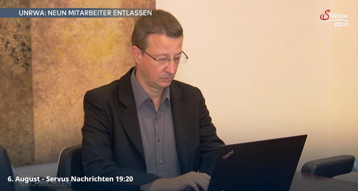 FLorian Markl nahm in den Servus-TV-Nachrichten zur Finanzierung der UNRWA Stellung. (Quelle: Servus TV)