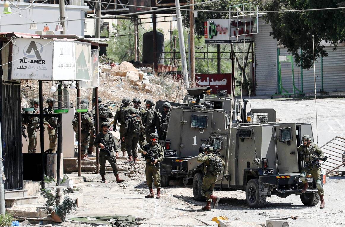 Israelische Soldaten bei einer Antiterroroperation im Westjordanland. (© imago images/ZUMA Press Wire)
