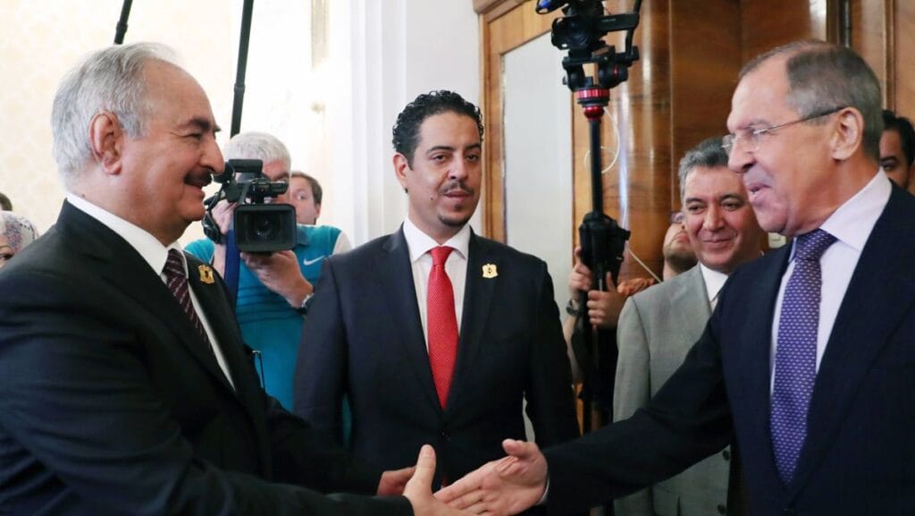 Bei Sergei Lawrow: Libyens Warlord Khalifa Haftar ist einer der engsten Verbündeten Russlands in Nordafrika