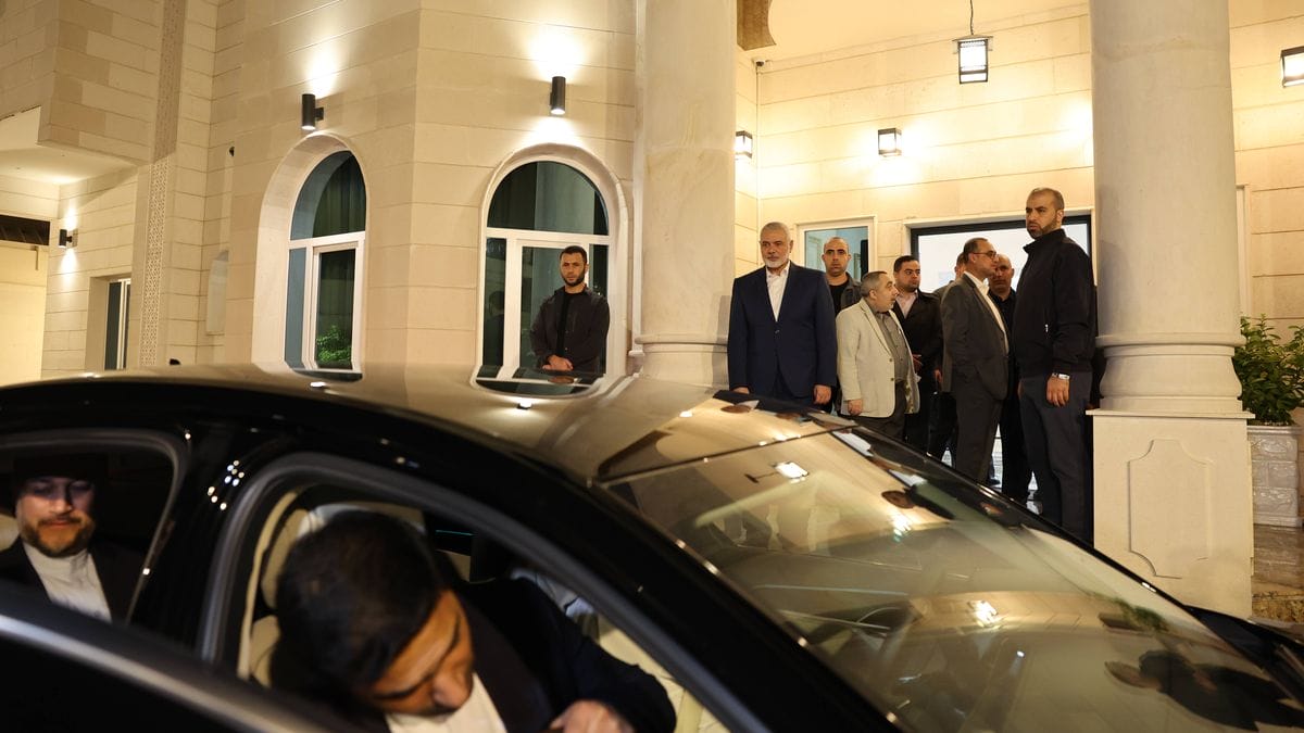 Hamas-Chef Ismail Haniyeh (mi.) führte in Katar ein Luxusleben