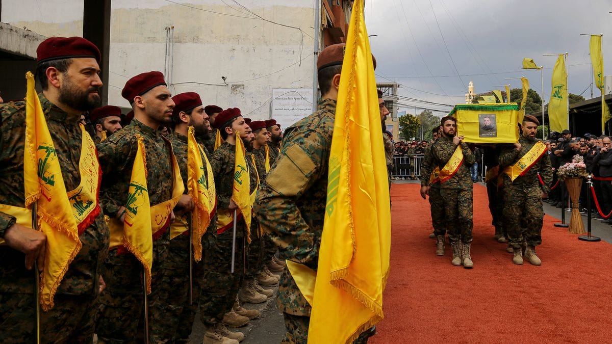 Mitglieder der Hisbollah-Spezialeinheit Radwan beim Begräbnis eines ihrer Kommandeure