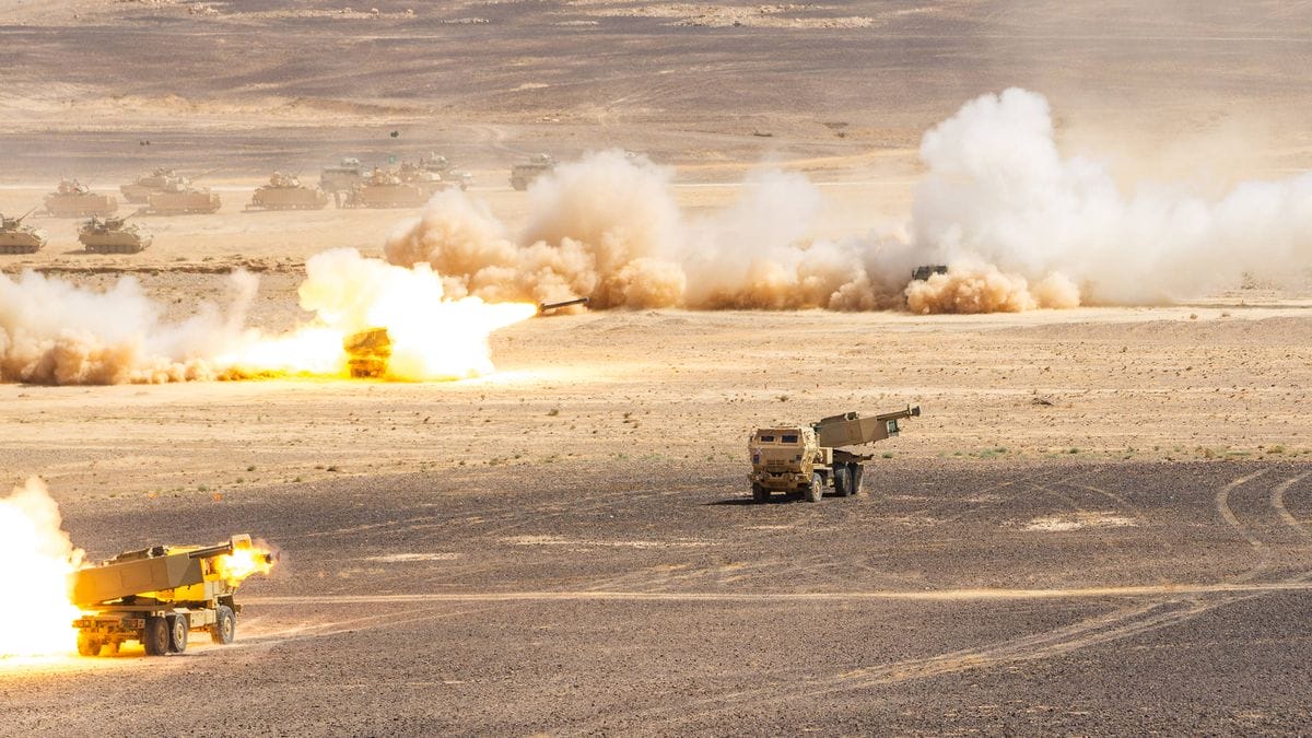 Jordanische Artillerie bei einer Militärübung