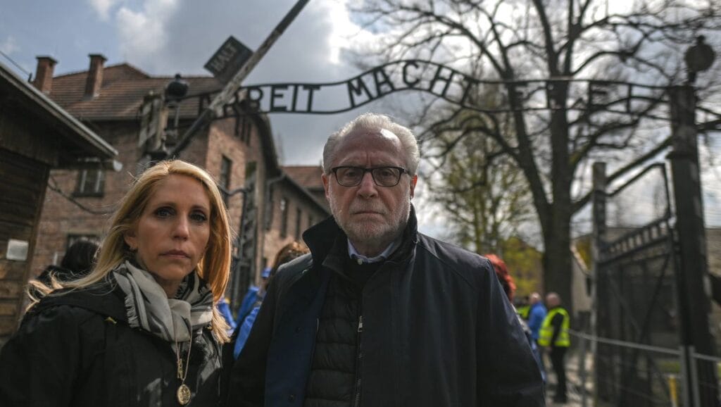 Dana Bash mit ihrem CNN-Kollegen Wolf Blitzer beim Marsch der Lebenden in Auschwitz
