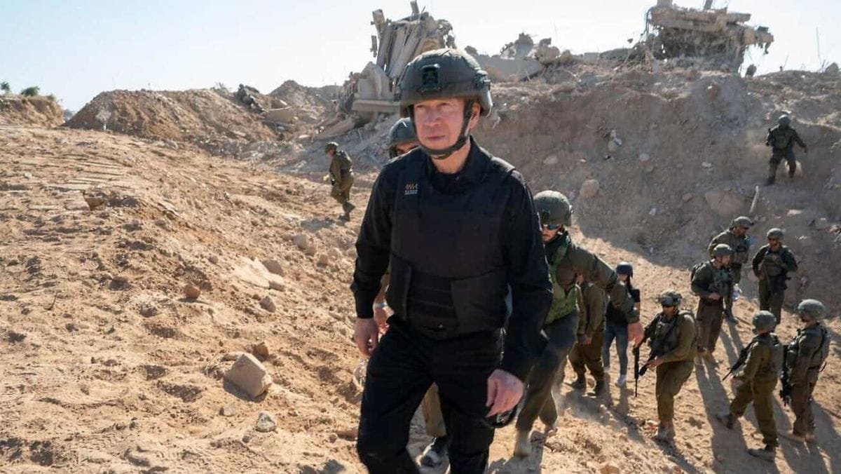Israels Verteidigungsminister Yoav Gallant bei einem Besuch israelischer Truppen an der Grenze zwischen Gaza und Ägypten