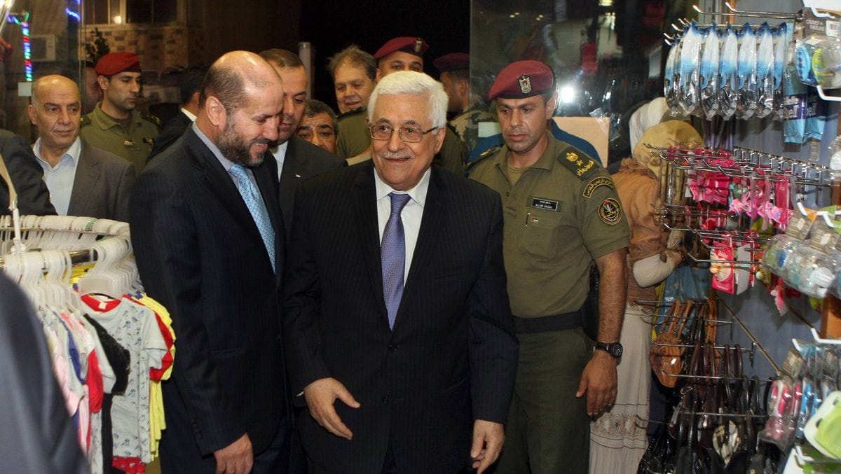 PA-Präsident Mahmoud Abbas mit seinem Berater Mahmoud al-Habbash 2008 in Ramallah