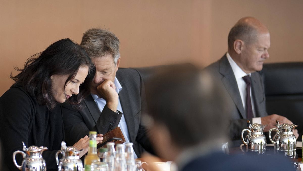 Deutschlands Kanzler Scholz mit Außenministerin Baerbock und Wirtschaftsminister Habeck