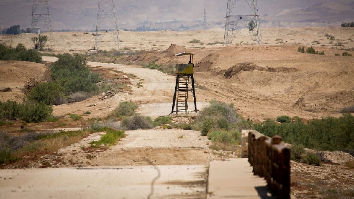 Ein verlassener jordanischer Wachturm an der Grenze zu Israel