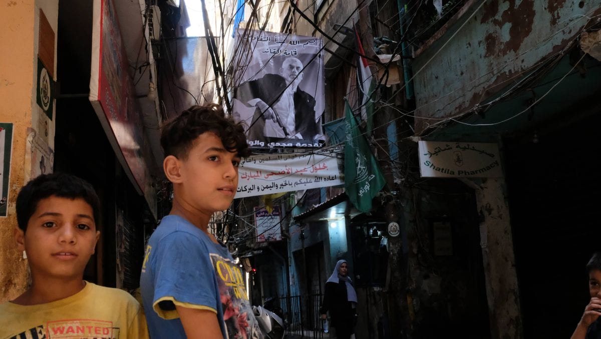 Plakat von Hamas-Chef Yahya Sinwar in einem Palästinenserlager in der libanesischen Hauptstadt Beirut