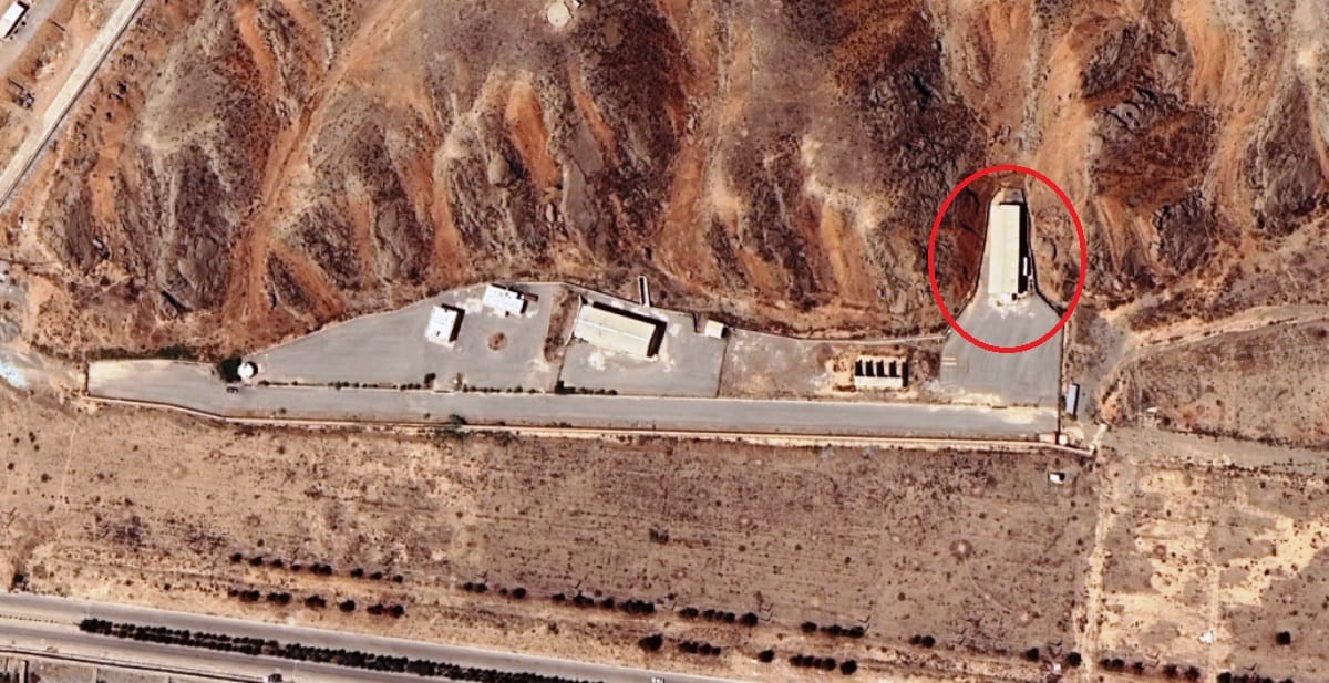 In Taleghan 2, dem eingekreisten Gebäude auf der rechten Bildseite, unternahm das iranische Regime atomwaffenrelevante Experimente. (Quelle: Google Earth)