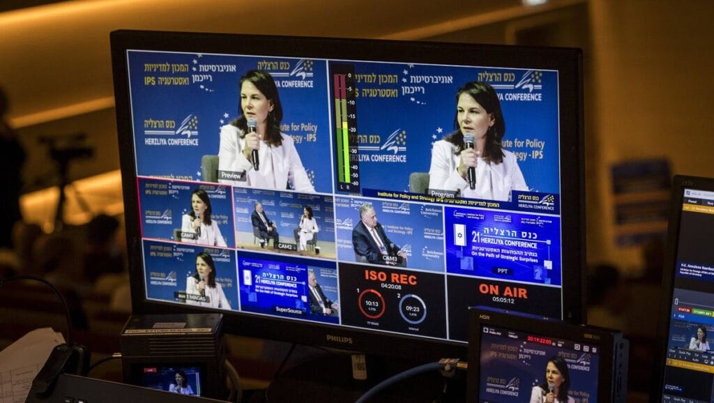 Kampf gegen Terror ist Eskalation: Deutschlands Außenministerin Baerbock bei einer Konferenz in Israel