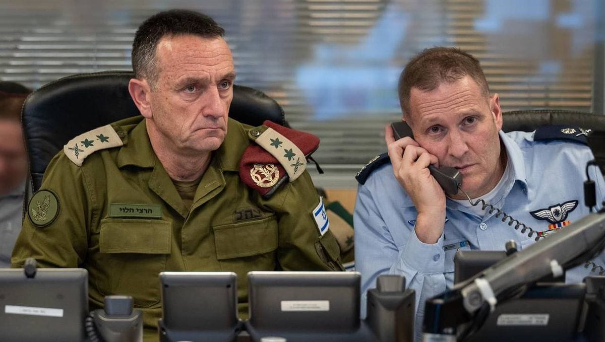 Generalstabschef Herzi Halevi und Luftwaffenkommandeur Tomer Bar während des israelischen Angriffs auf den Iran