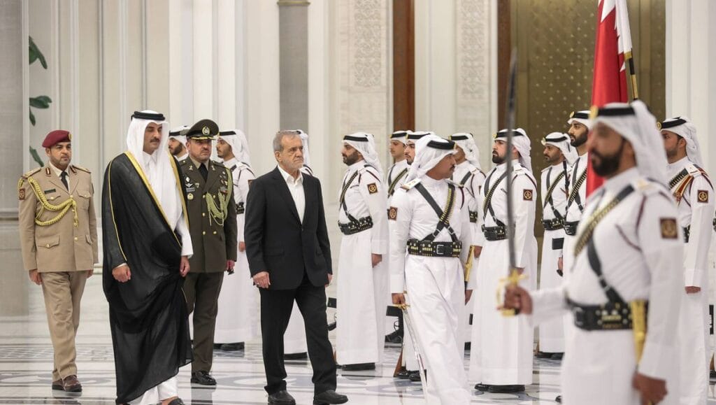 Iranischer Präsident Peseschkian trifft am Mittwoch mit Katars Emir Al-Thani in Doha zusammen