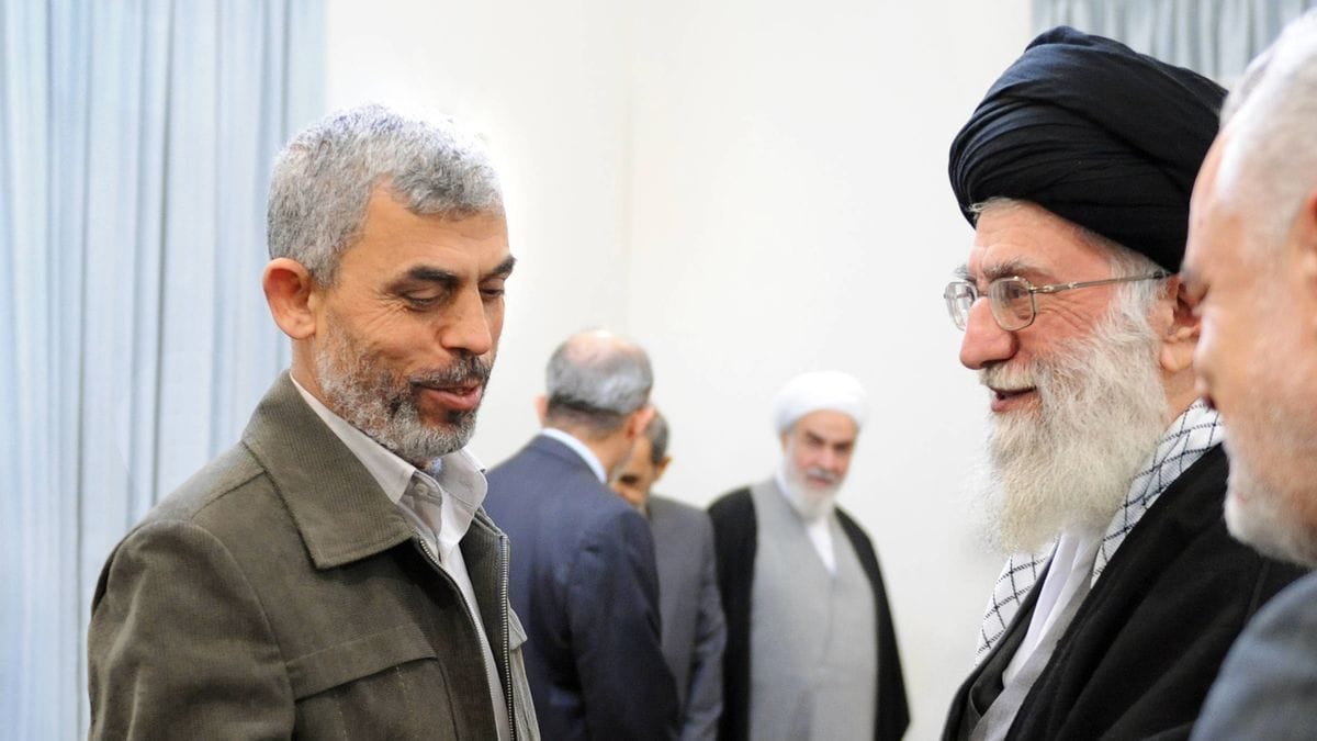 Yahya Sinwar im Jahr 2012 zu Besuch beim Obersten Führer des Iran, Ayatollah Khamenei