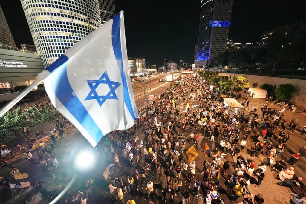 Demonstration für ein Geiselabkommen in Tel Aviv im Oktober. (© imago images/CTK Photo)