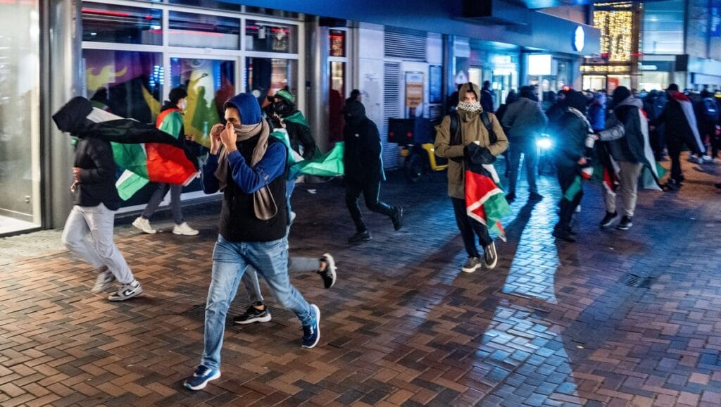 Hamas-Stirnband: Antisemische Angriff auf israelische Maccabi-Tel-Aviv-Fans in Amsterdam