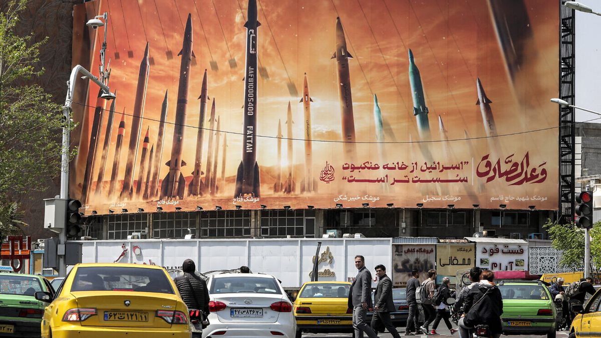 Plakat in Teheran: »Israel ist schwächer als ein Spinnennetz«