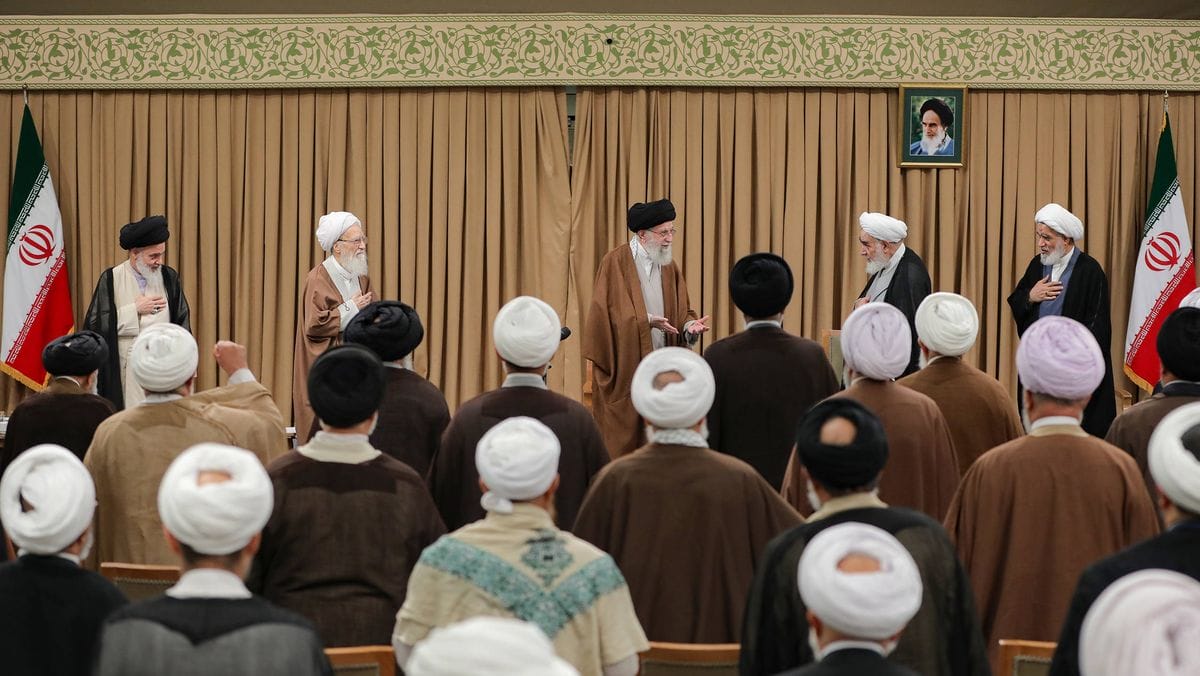 Einen Tag nach Donald Trumps Wahlsieg trifft sich Irans Khamenei mit dem Expertenrat in Teheran