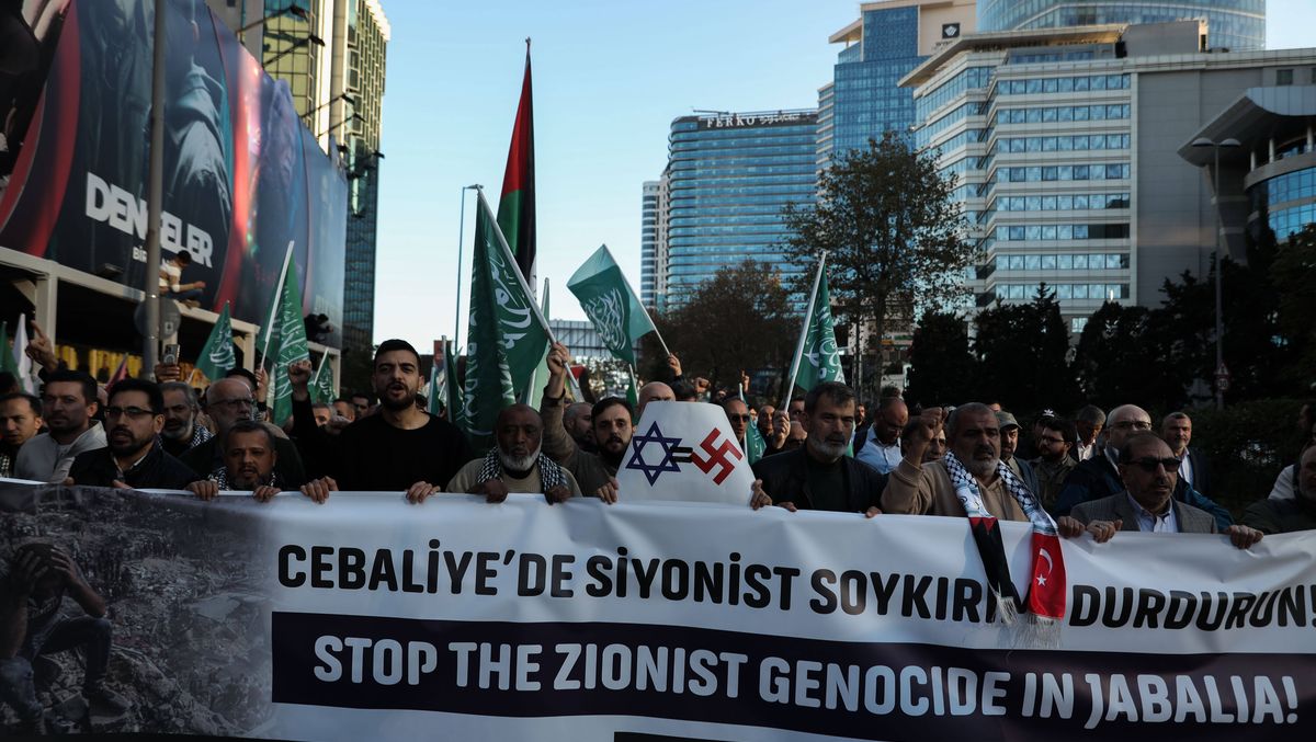 Hamas-Anhänger bei einer antisemitischen Demonstration in der türkischen Metropole Istanbul