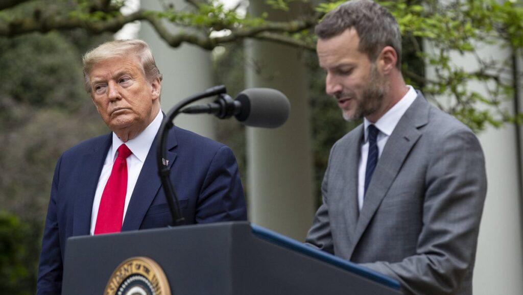 Donald Trumps Sondergesandter für Geiselfragen, Adam Boehler, bei einer Pressekonferenz