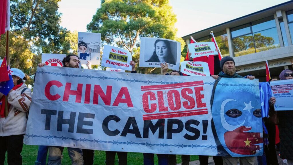 Demonstration gegen den chinesischen Völkermord an den Uiguren