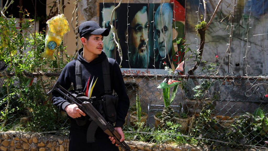 Propagandaplakat mit Assad, dem Hisbollah-Chef Nasrallah und dem iranischen IRGC-Kommandeur Soleimani