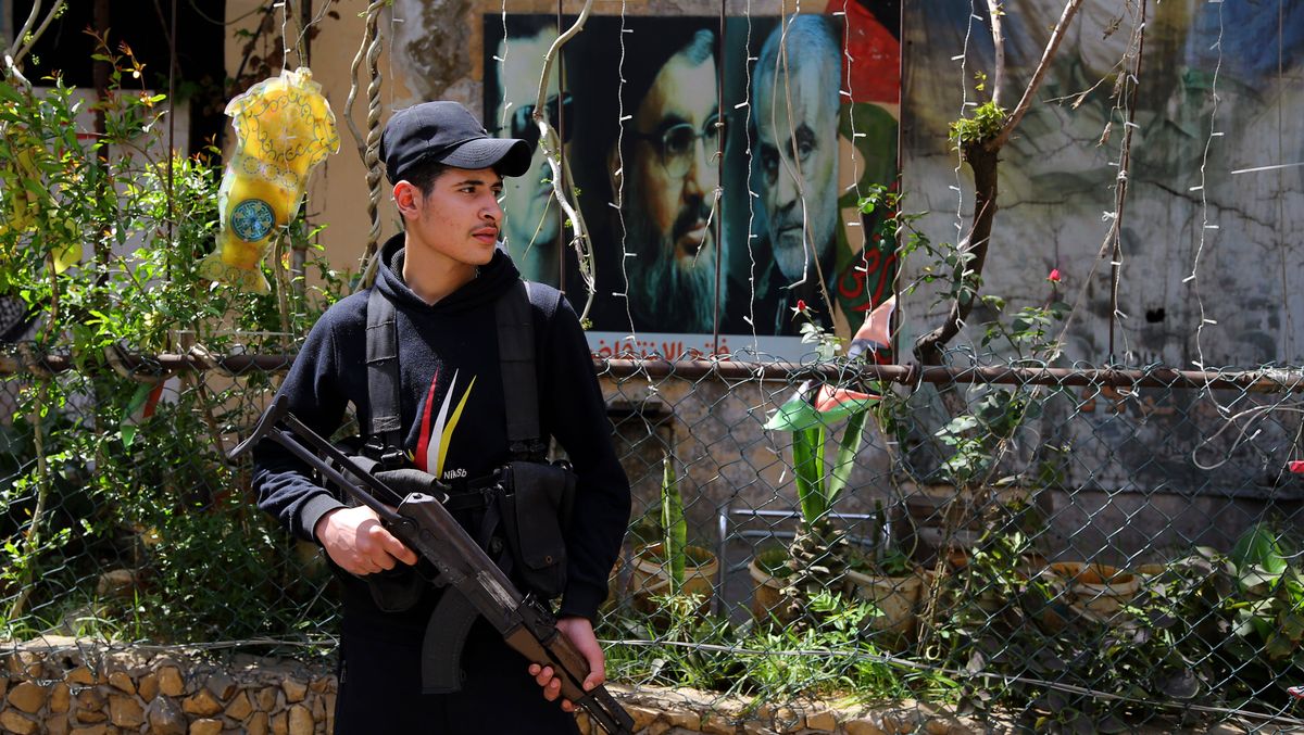 Propagandaplakat mit Assad, dem Hisbollah-Chef Nasrallah und dem iranischen IRGC-Kommandeur Soleimani