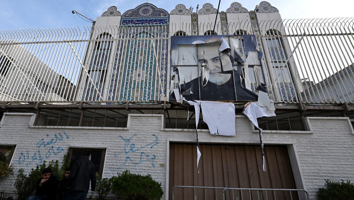 Die nach dem Sturz von Assads verwüstete iranische Botschaft in Damaskus