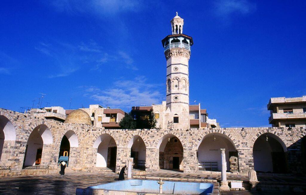 Auch die Große Moschee in Hama wurde im Zuge der Niederschlagung des Muslimbrüder-Aufstandes und dem anschließenden Massaker schwer beschädigt. (© imago images/UIG)