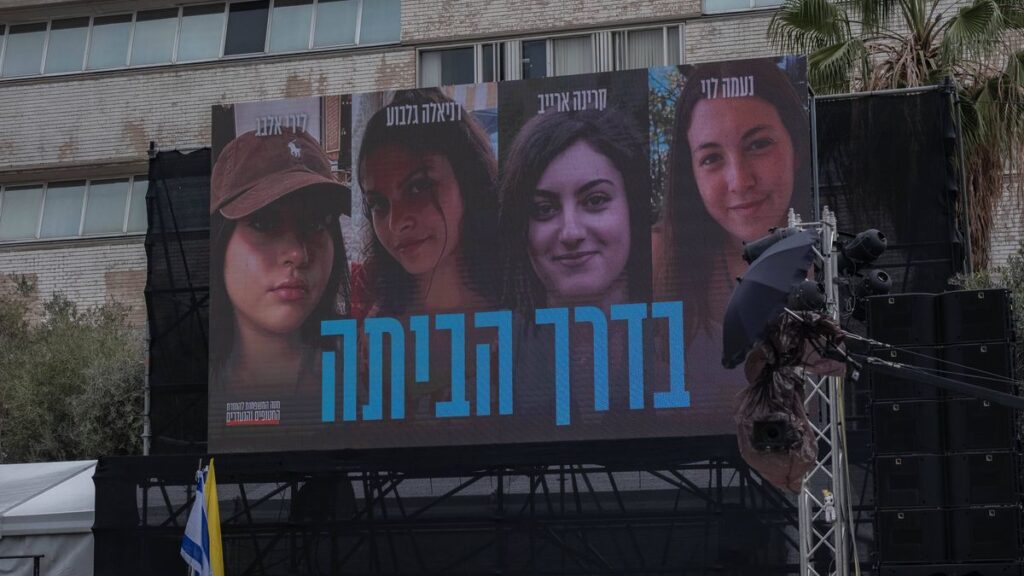 Die vier am Samstag freigelassenen Hamas-Geiseln: Liri Albag, Danielle Gilboa, Karina Ariev und Naama Levy
